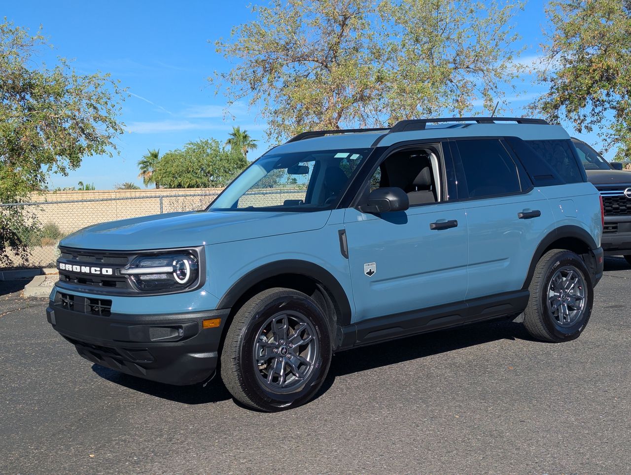 View vehicle photo 2