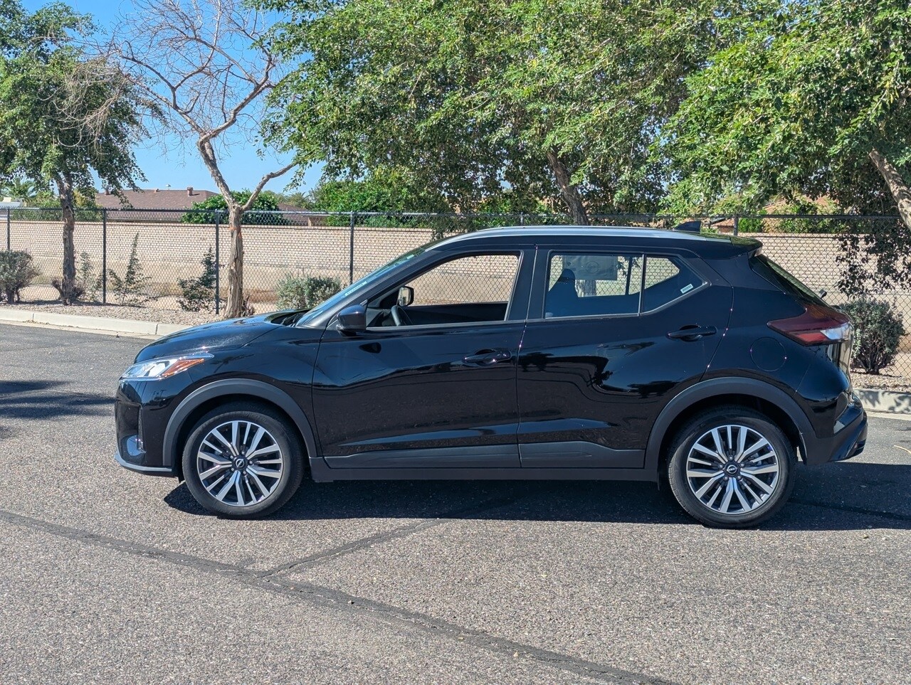 2024 Nissan Kicks SV photo 2