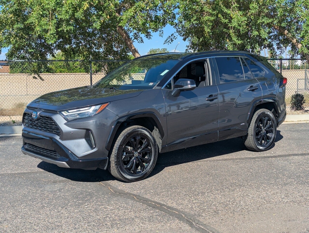 2022 Toyota RAV4 Hybrid XSE photo 2