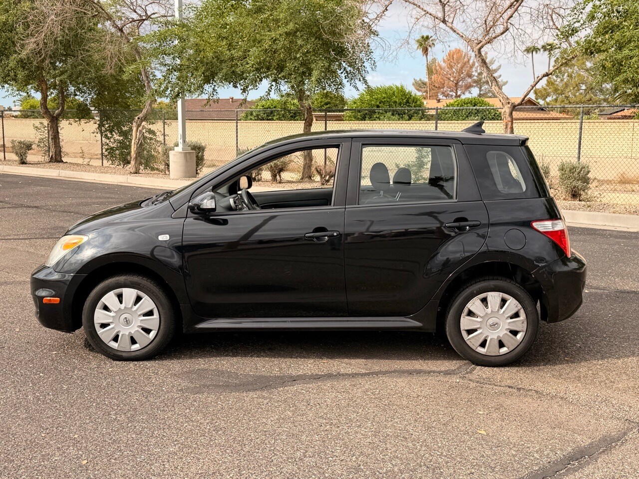 2006 Scion xA Base photo 3