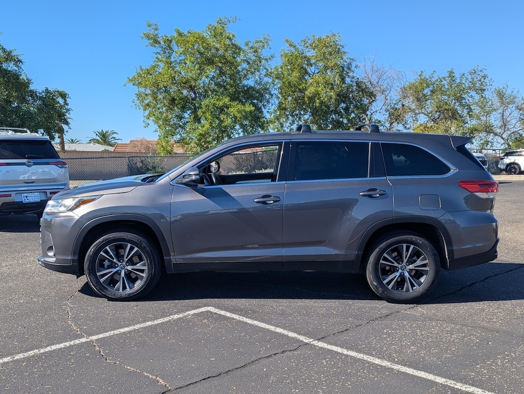 Used 2019 Toyota Highlander LE SUV