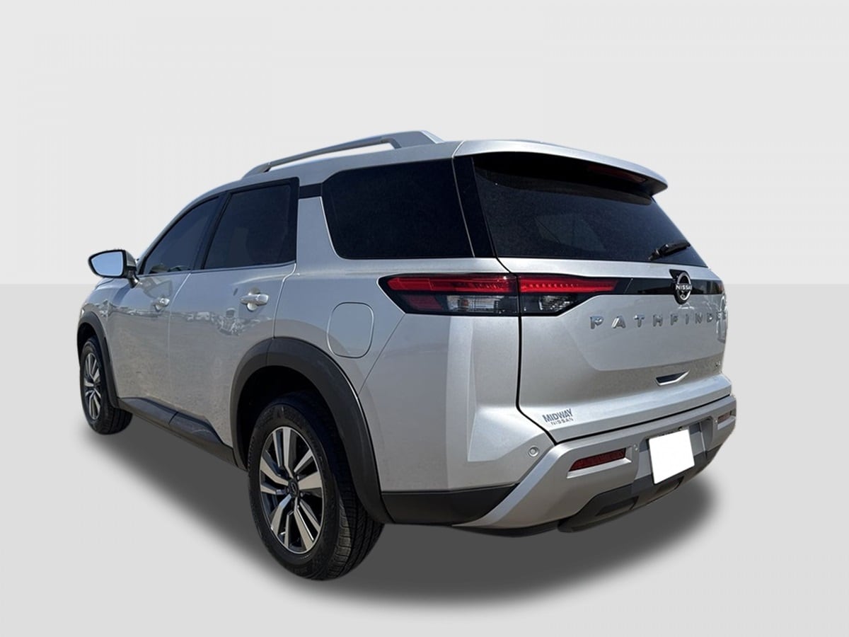 2025 Nissan Pathfinder SL photo 3