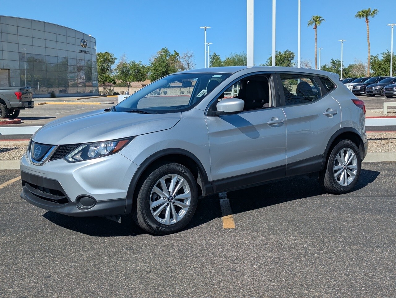 2019 Nissan Rogue Sport S photo 2