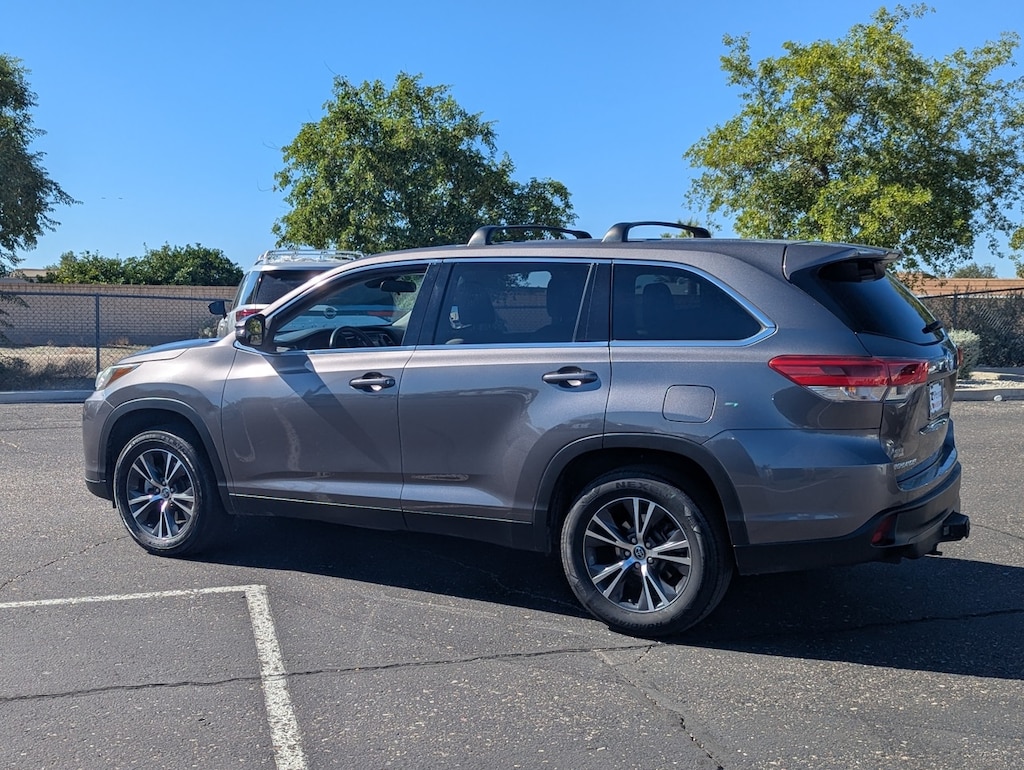 Used 2019 Toyota Highlander LE SUV