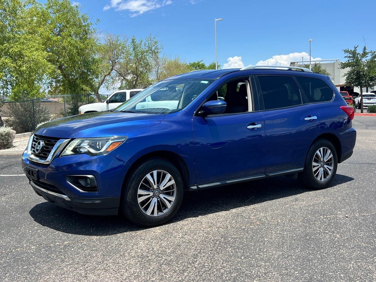 Used 2019 Nissan Pathfinder SV with VIN 5N1DR2MN6KC577573 for sale in Peoria, AZ