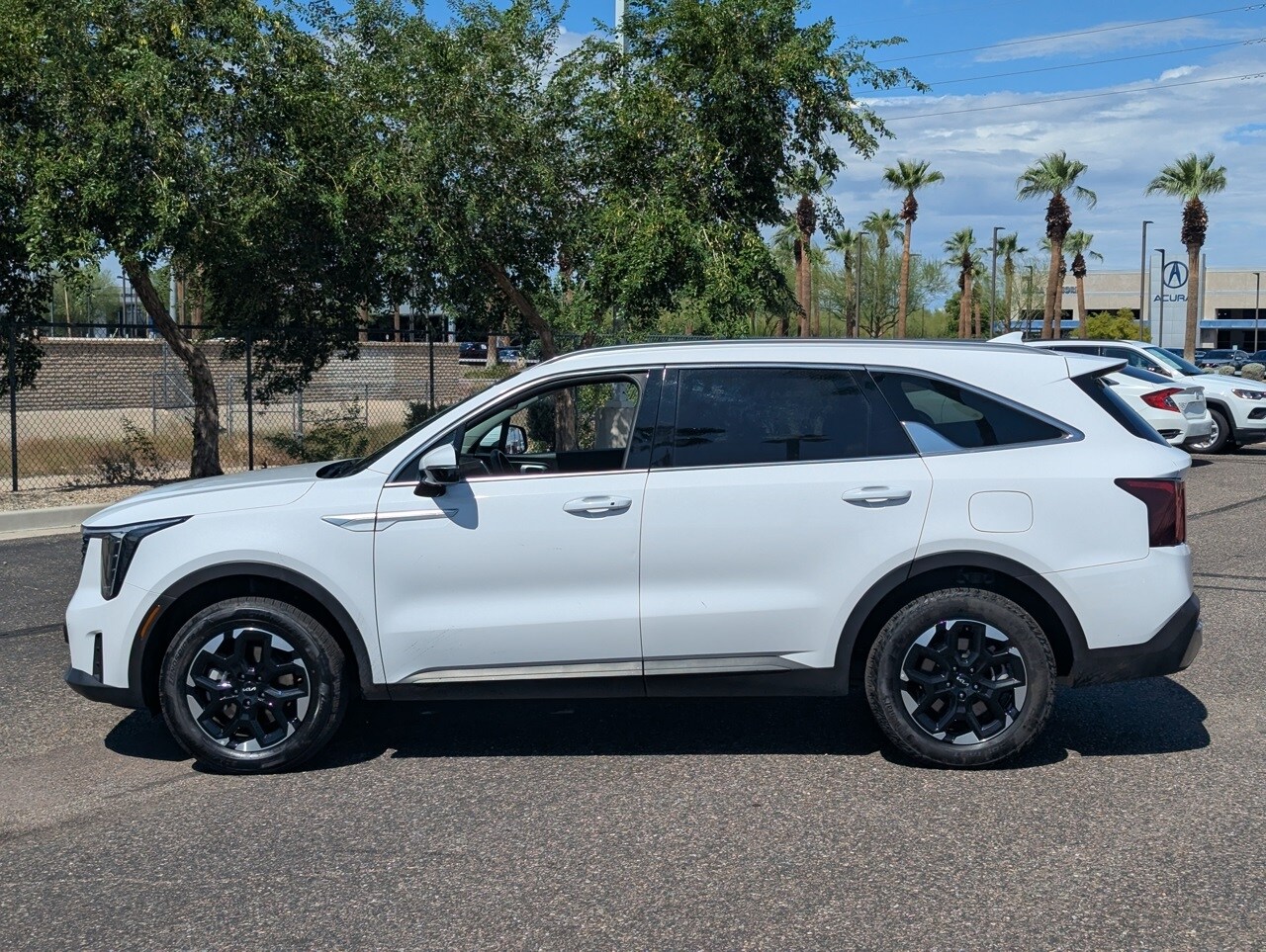 2024 Kia Sorento S photo 2