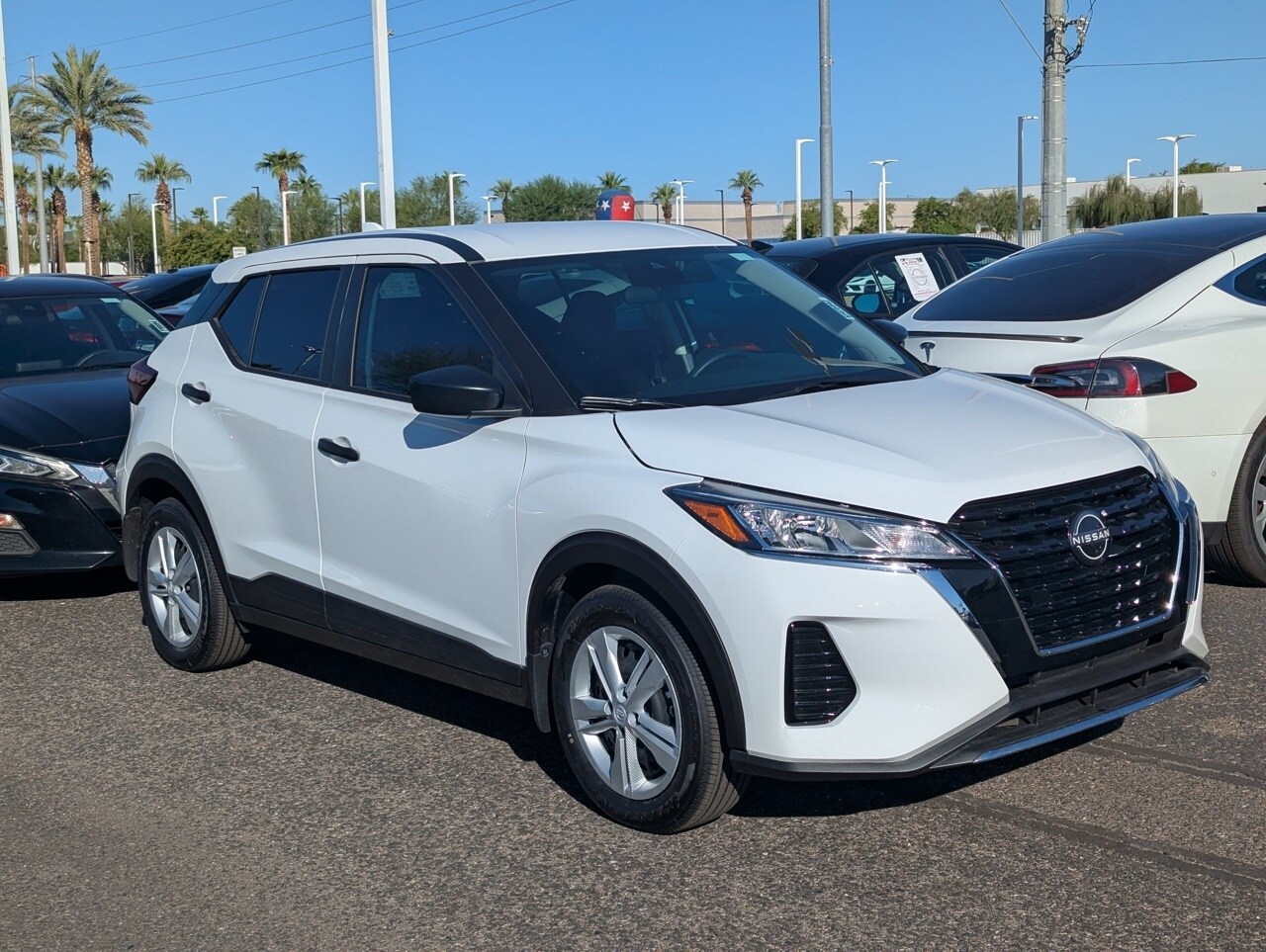 2025 Nissan Kicks Play S photo 2