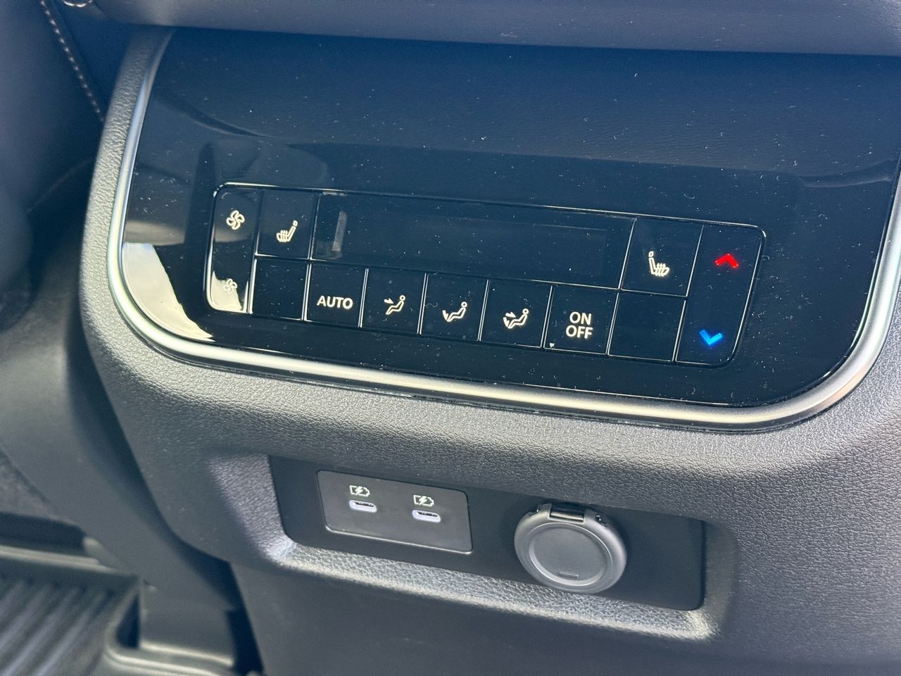 2025 Nissan Armada Platinum Reserve - Photo 28