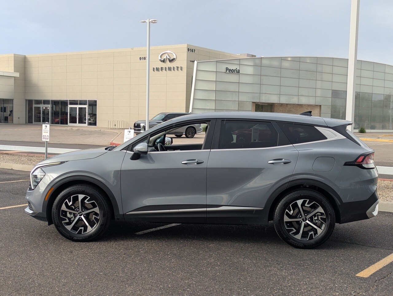 2024 Kia Sportage EX photo 2