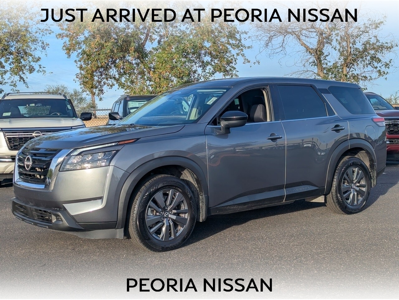 2024 Nissan Pathfinder S's photo