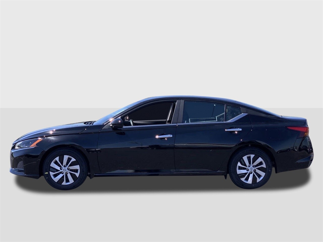 2025 Nissan Altima S photo 2
