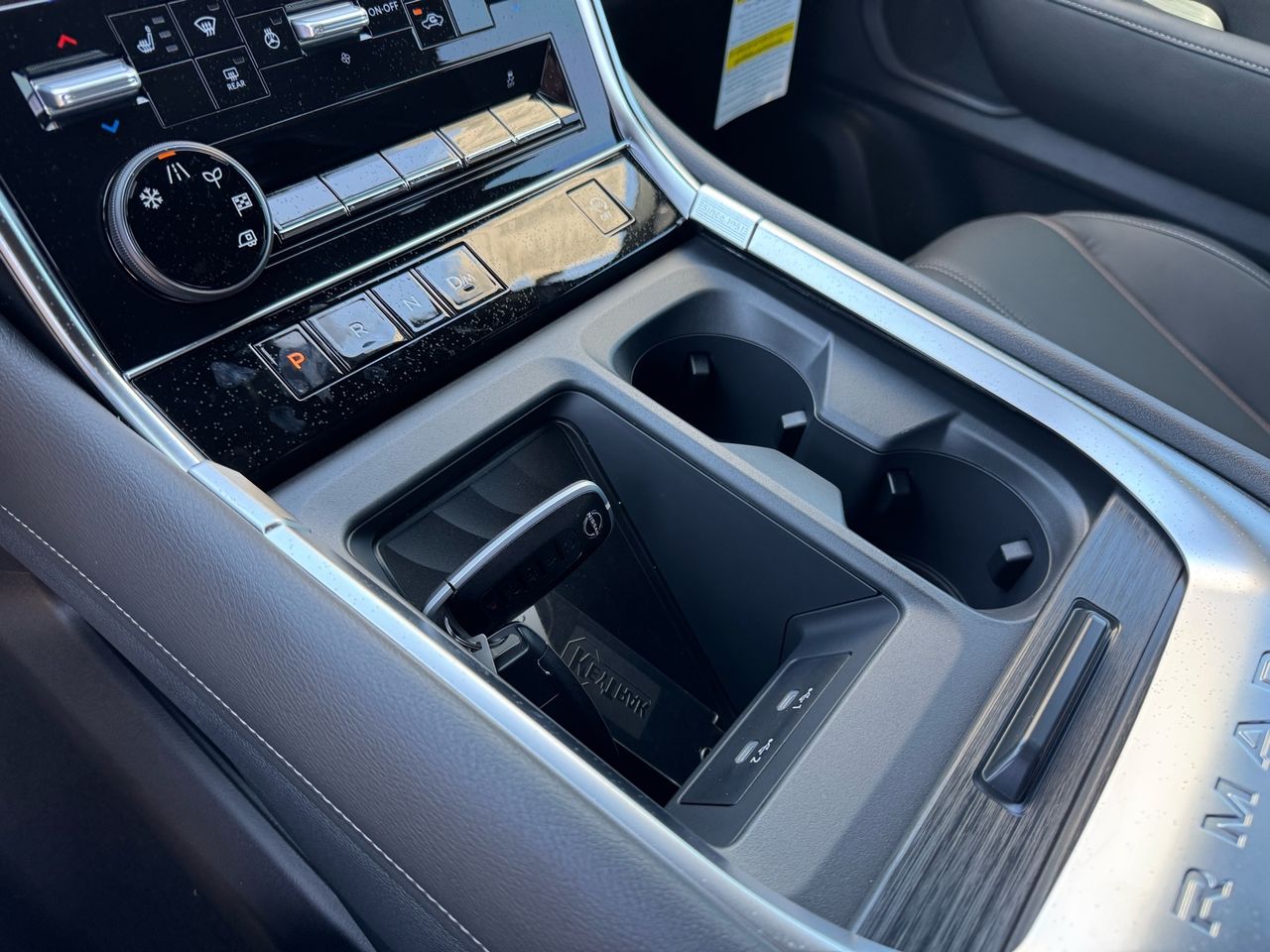 2025 Nissan Armada SL - Photo 12