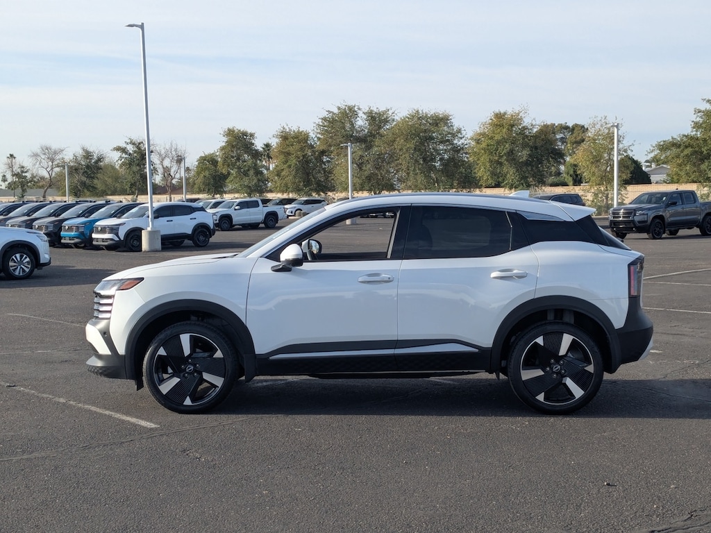 New 2025 Nissan Kicks SR SUV
