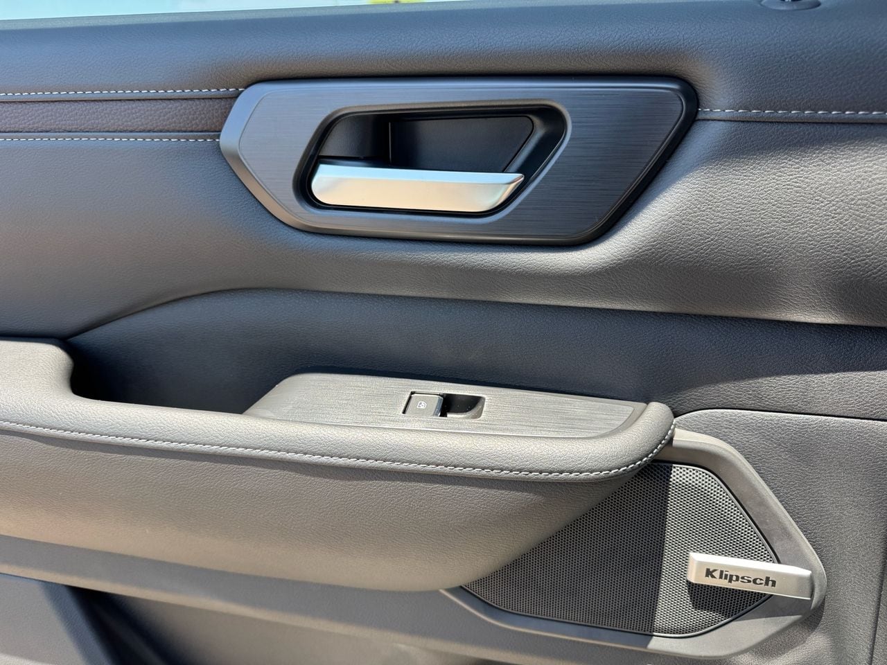 2025 Nissan Armada SL - Photo 28