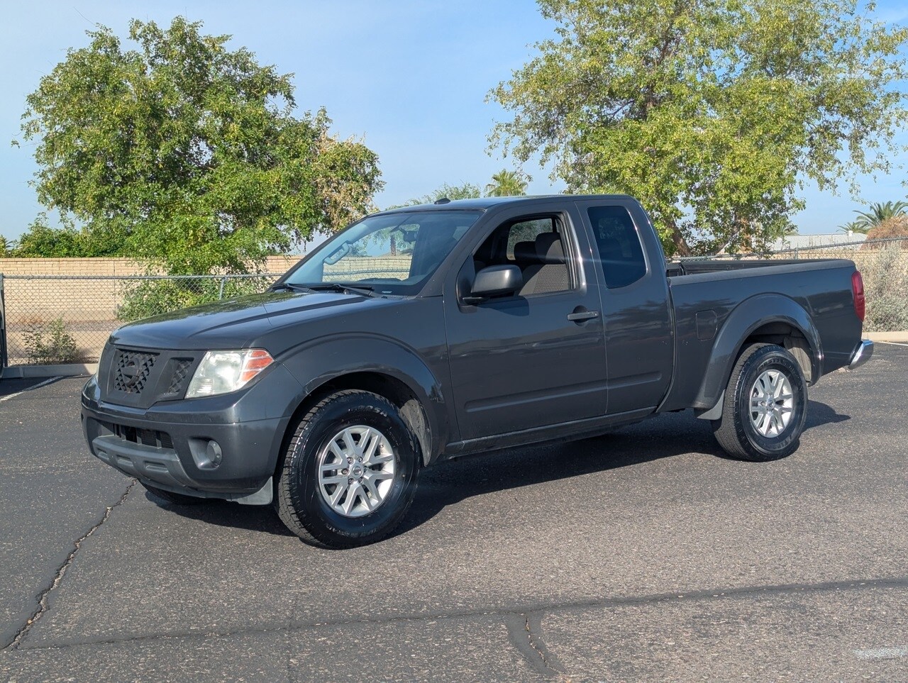2014 Nissan Frontier SV photo 2