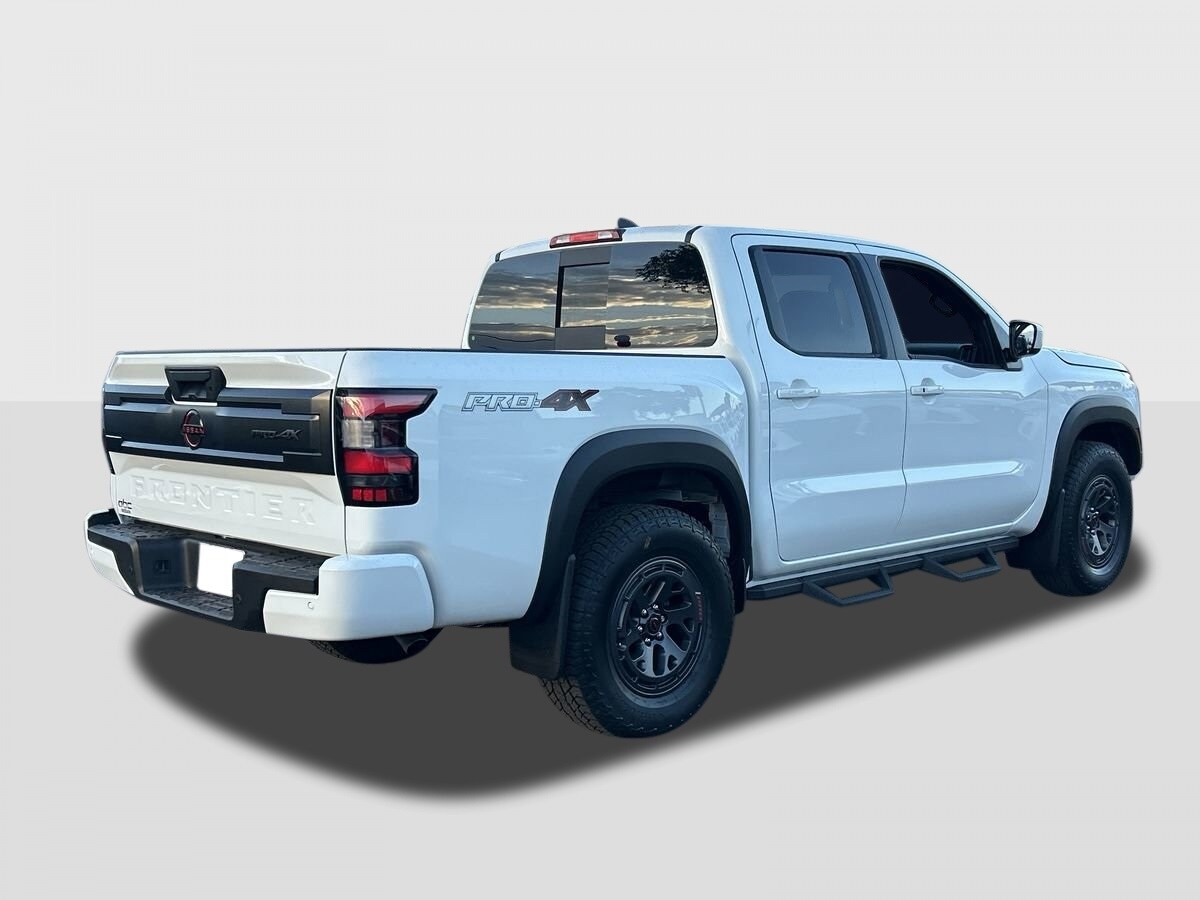 2025 Nissan Frontier PRO-4X photo 4