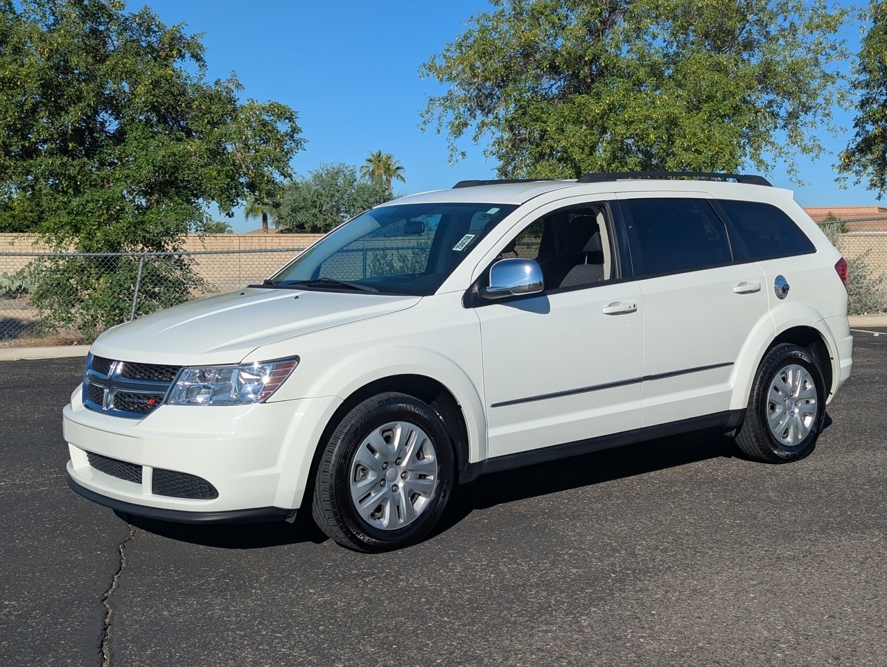 Used 2017 Dodge Journey SE with VIN 3C4PDCABXHT564662 for sale in Peoria, AZ