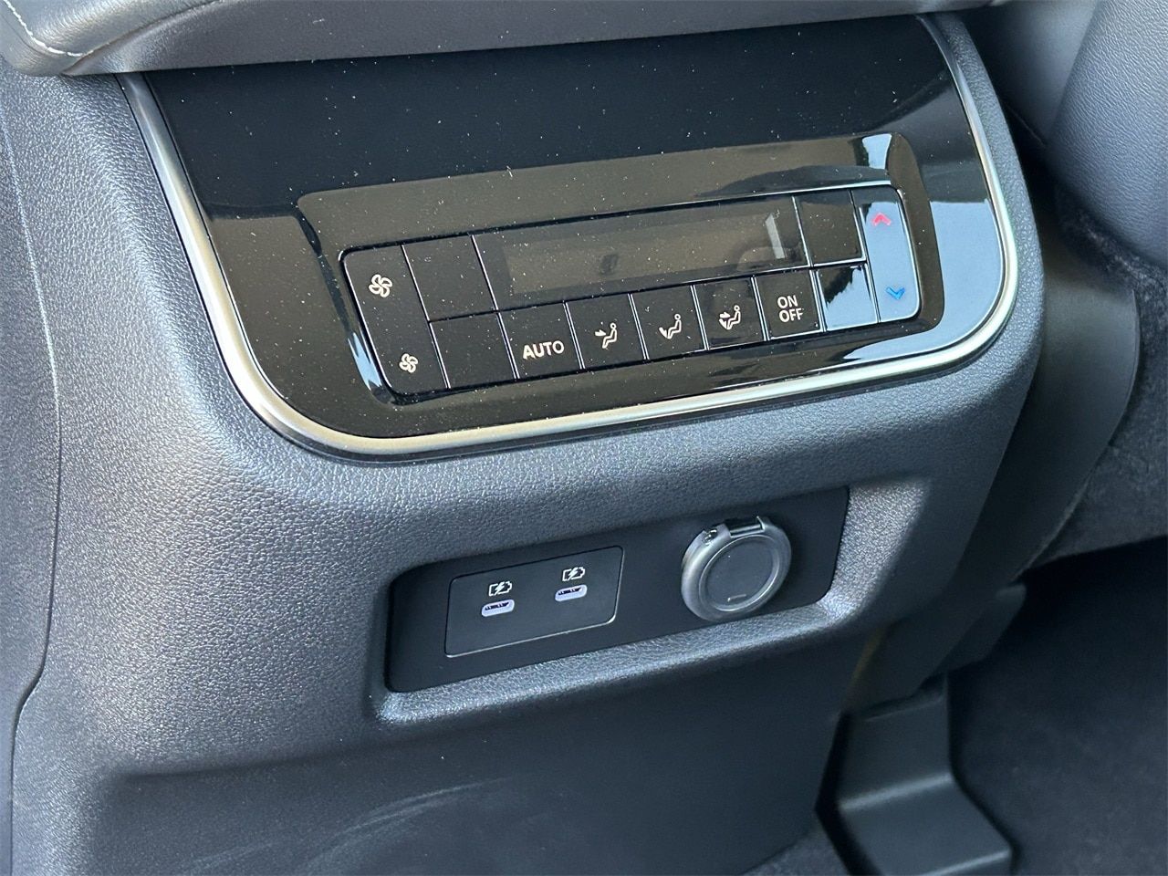 2026 Nissan Armada SV - Photo 15