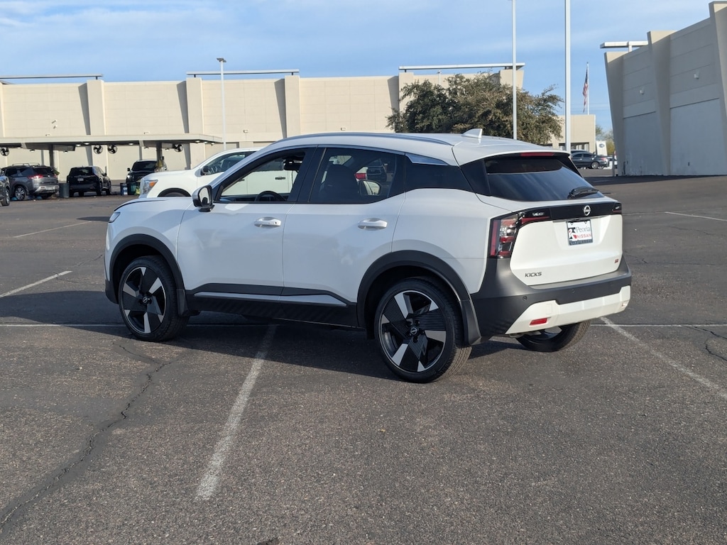 New 2025 Nissan Kicks SR SUV
