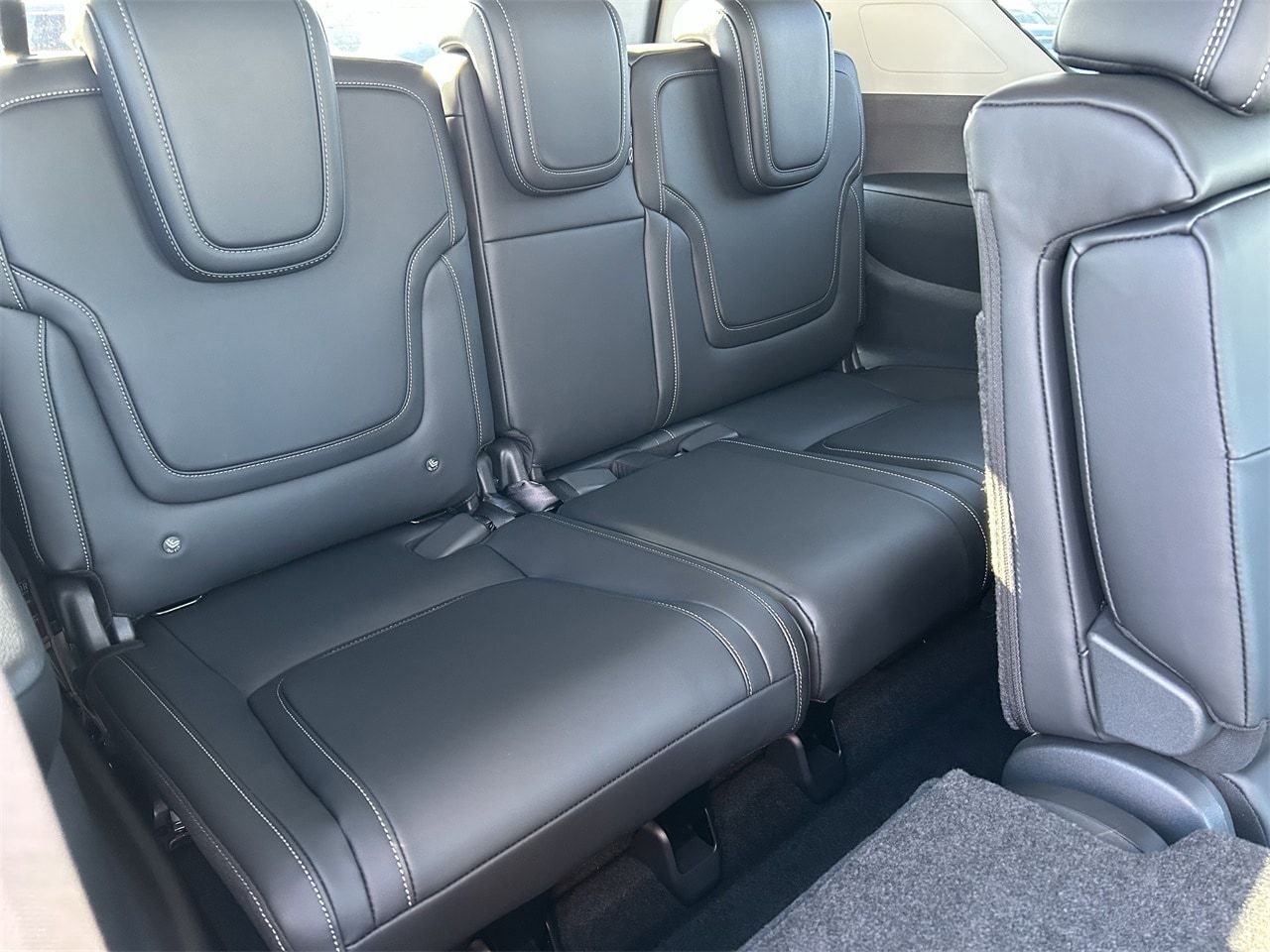 2026 Nissan Armada SV - Photo 12