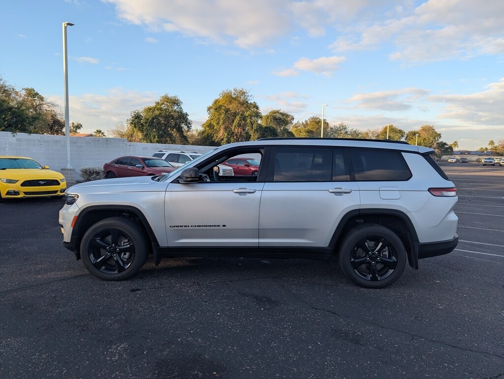 Used 2023 Jeep Grand Cherokee L Altitude SUV