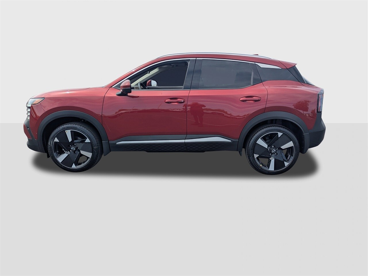 2025 Nissan Kicks SR photo 2