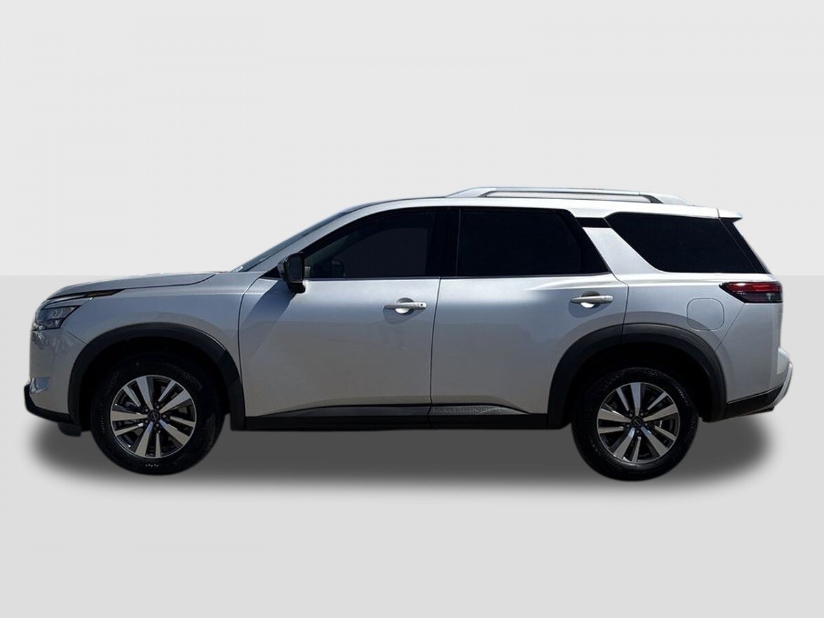 2025 Nissan Pathfinder SL photo 2