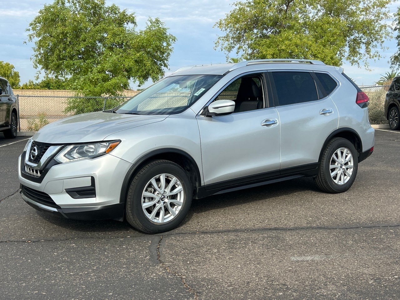 Used 2017 Nissan Rogue SV with VIN KNMAT2MT1HP551407 for sale in Peoria, AZ