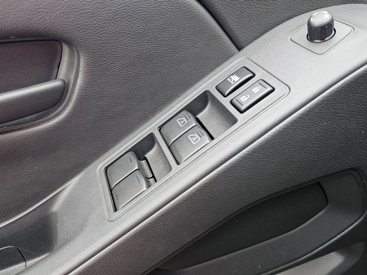 2026 Nissan Frontier SV - Photo 14