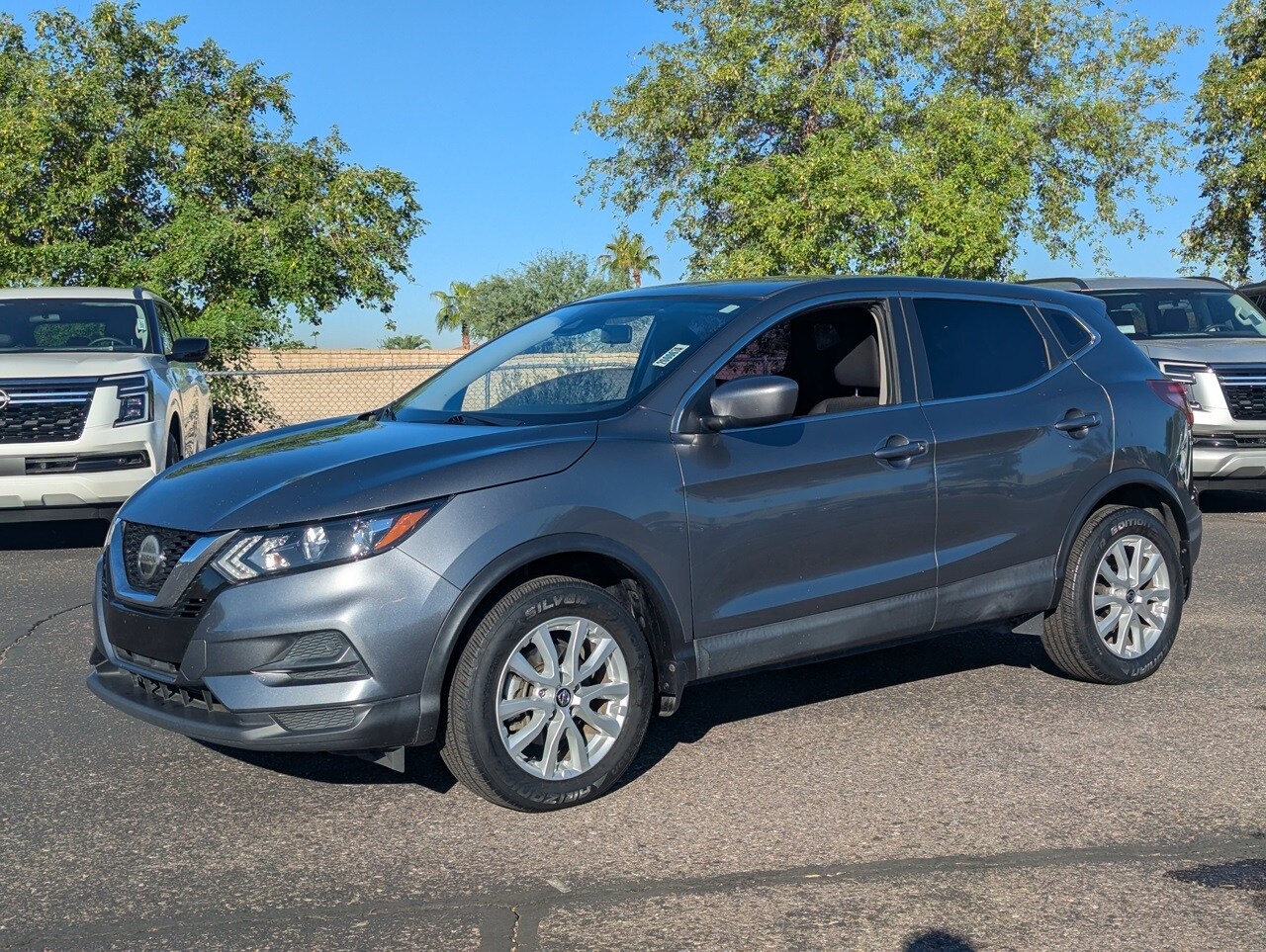 2020 Nissan Rogue Sport S photo 2