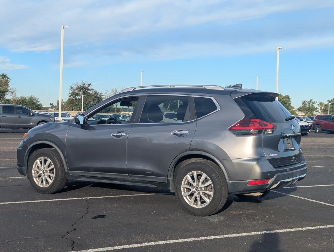 2019 Nissan Rogue SV photo 4