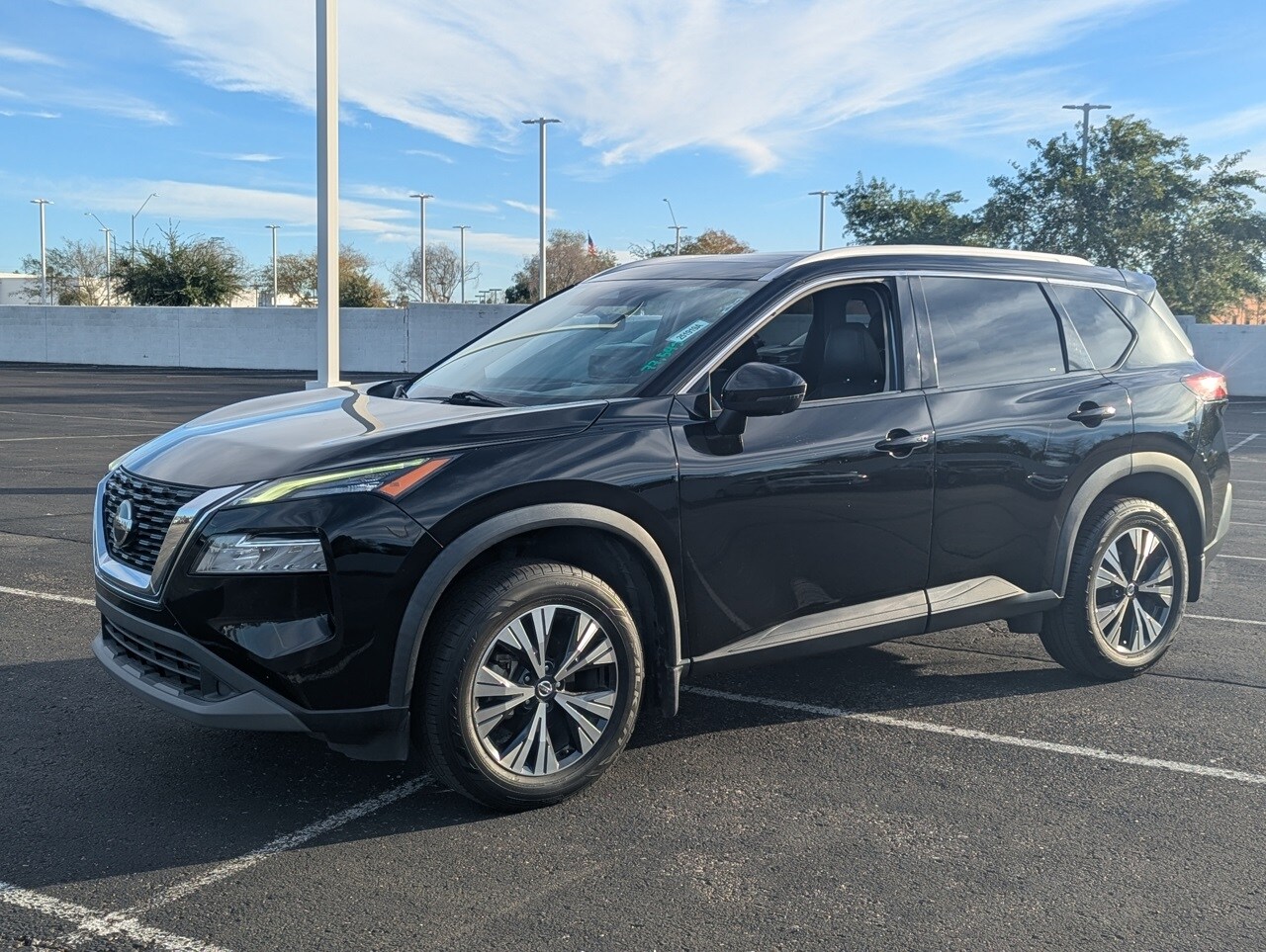 2021 Nissan Rogue SV photo 2