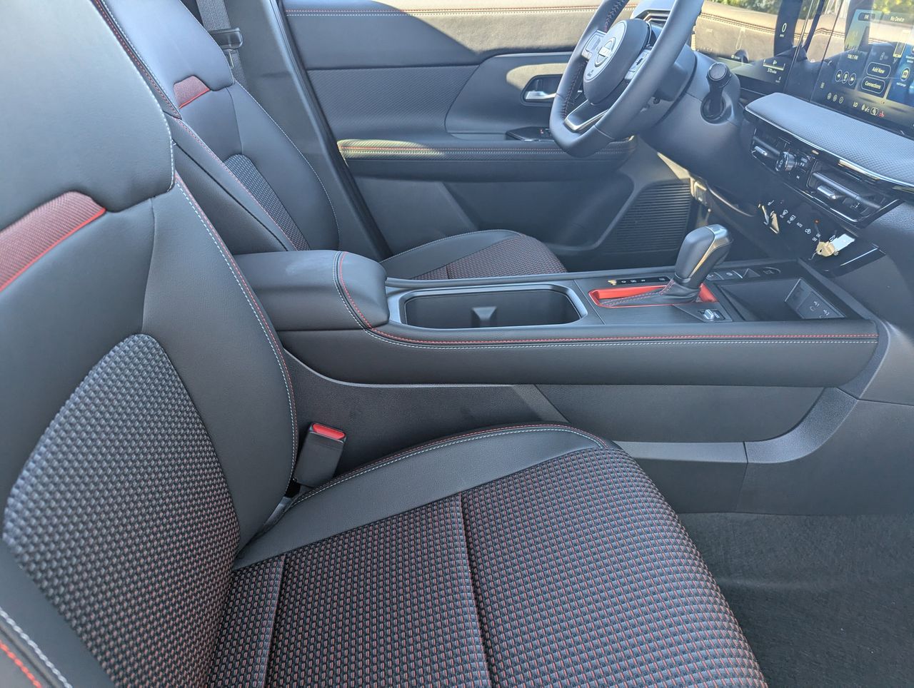 2026 Nissan KICKS SR - Photo 29