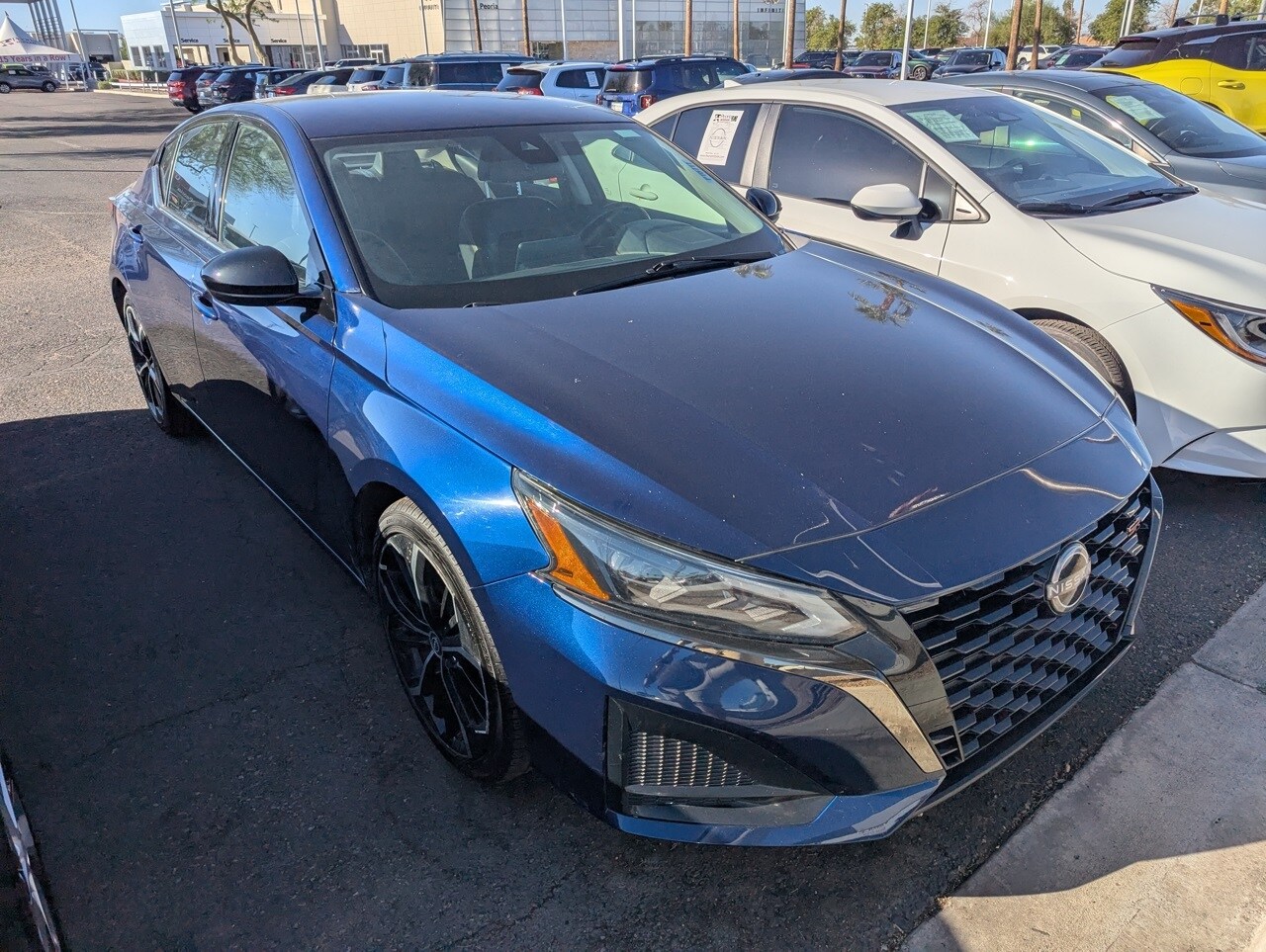 2023 Nissan Altima 2.5 SR photo 2