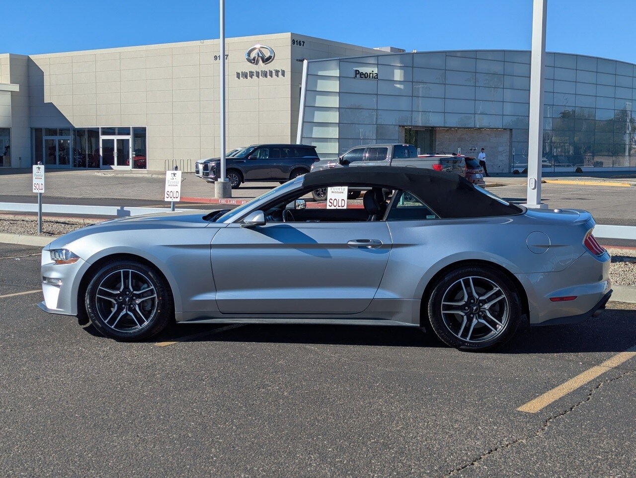2023 Ford Mustang EcoBoost Premium Convertible photo 2