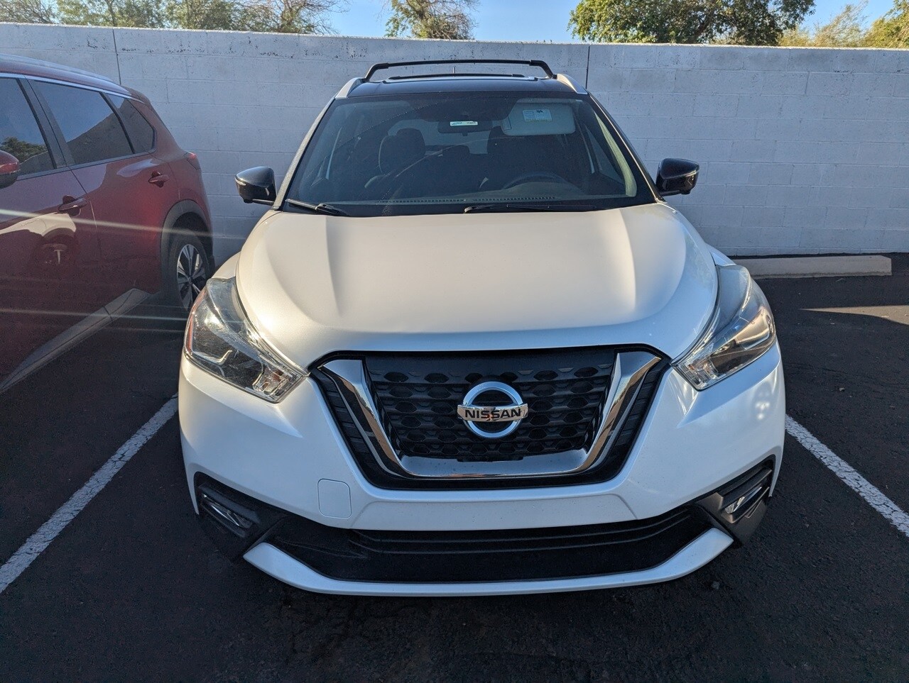 2018 Nissan Kicks SR photo 2