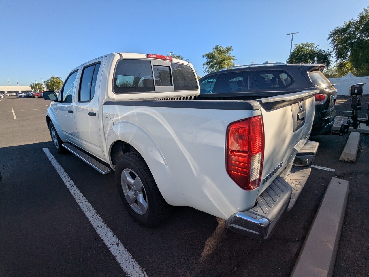 2014 Nissan Frontier SV photo 2