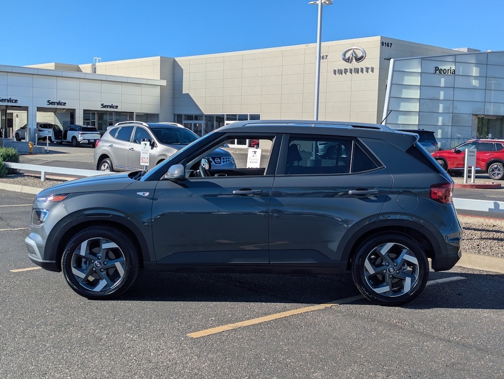 Used 2025 Hyundai Venue SEL SUV