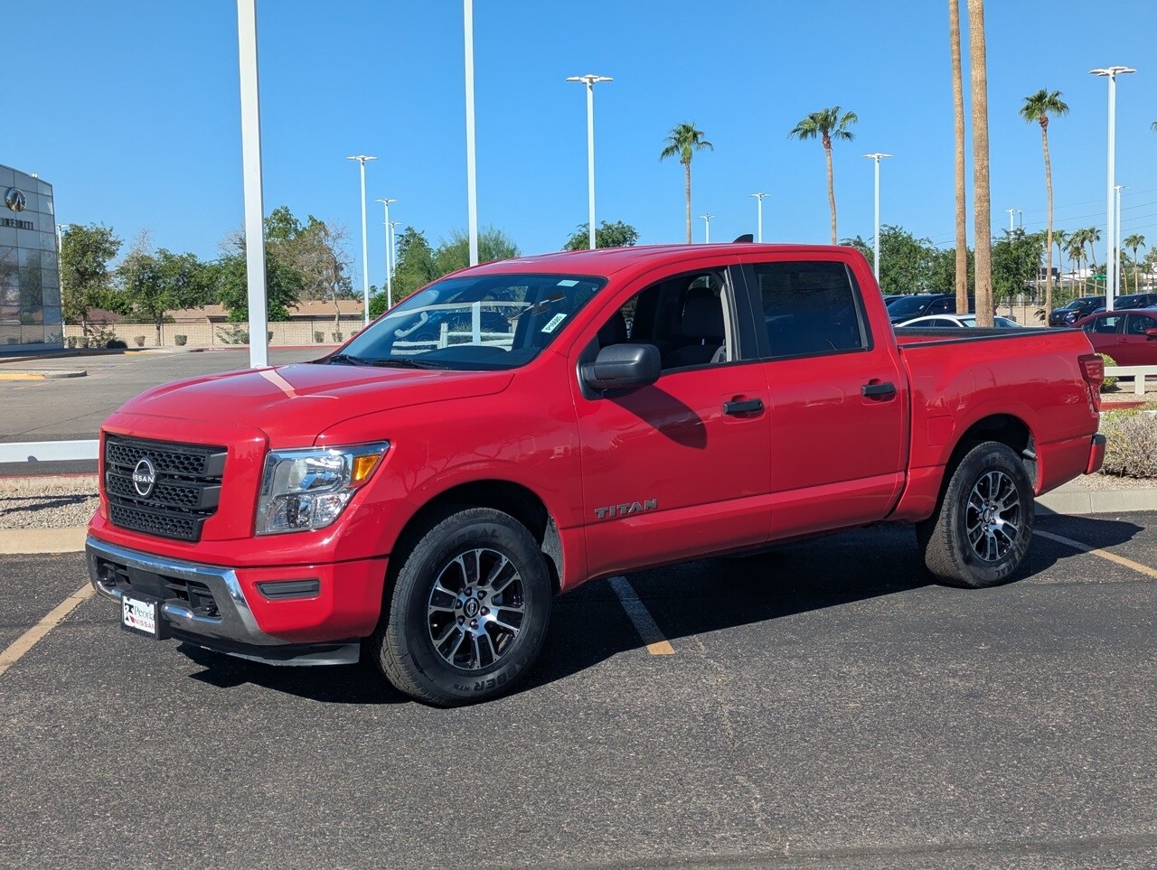 2023 Nissan Titan SV photo 2