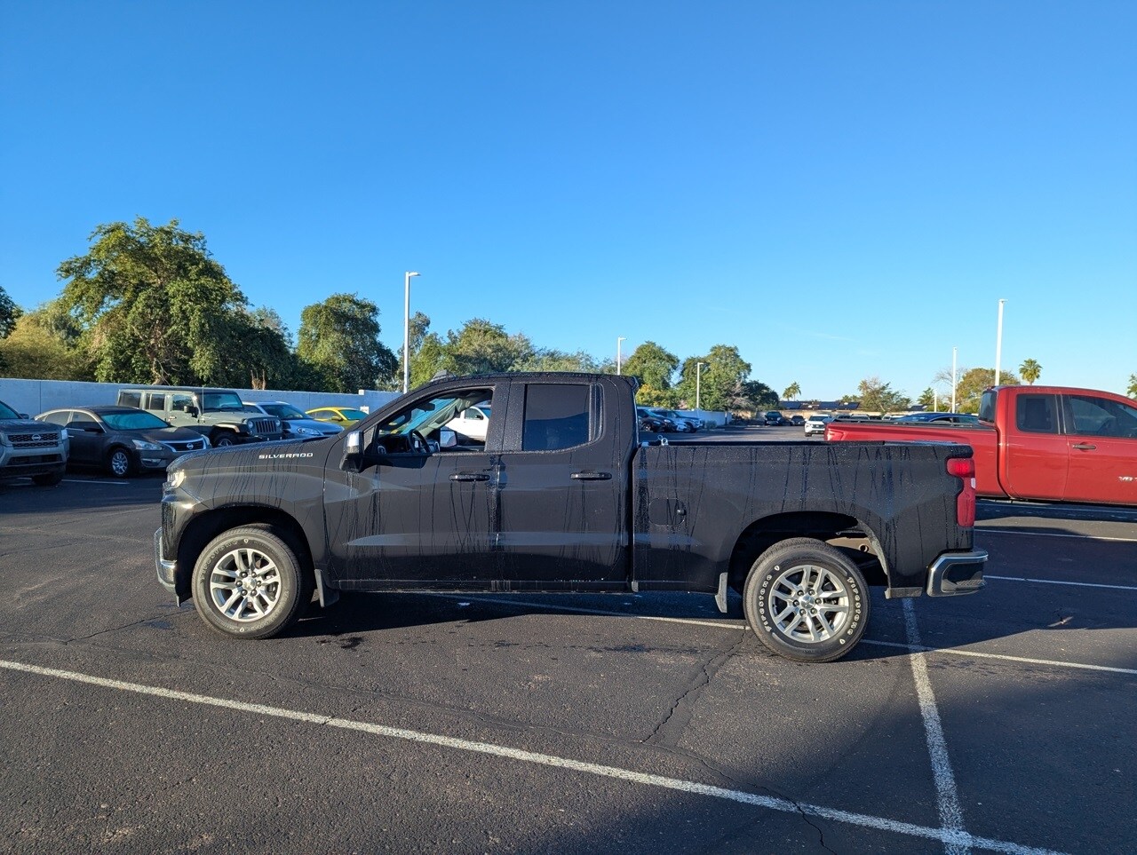 2020 Chevrolet Silverado 1500 LT photo 3