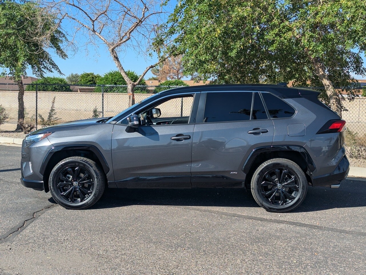2022 Toyota RAV4 Hybrid XSE photo 3