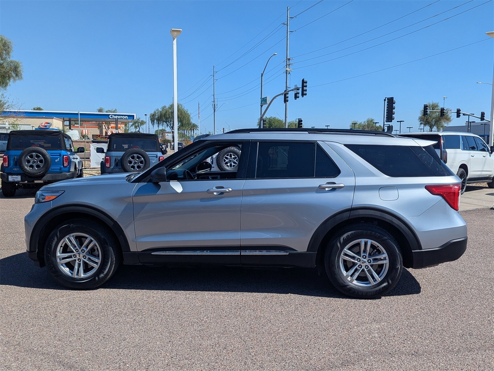 2022 Ford Explorer XLT photo 3
