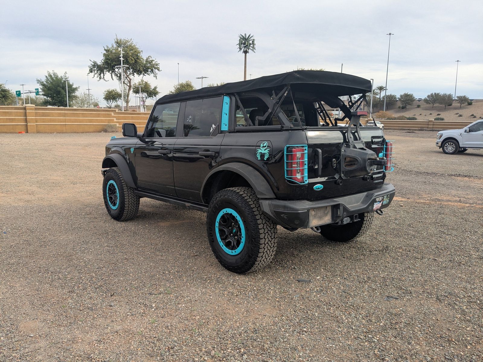 View vehicle photo 7