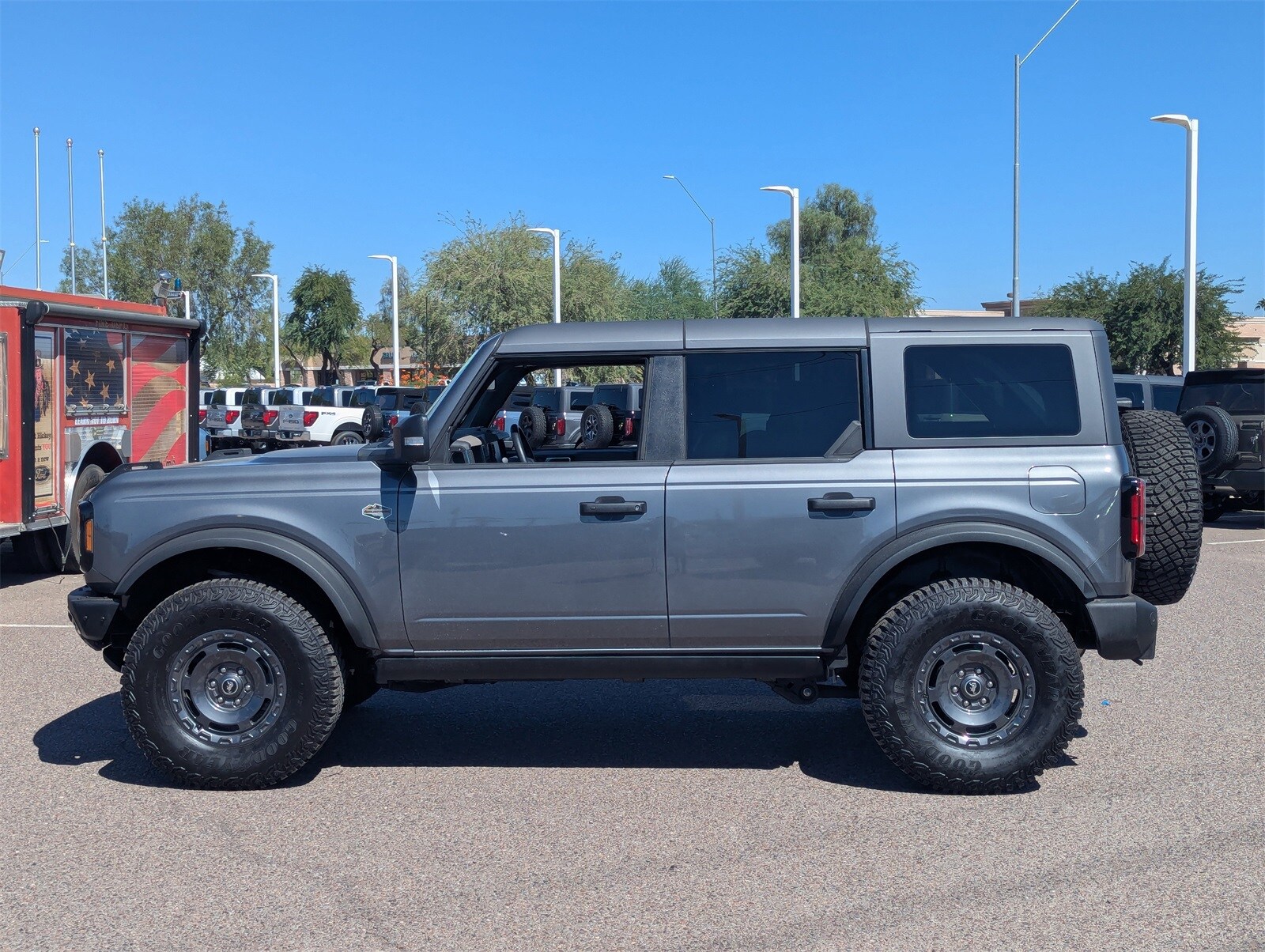 2024 Ford Bronco Wildtrak photo 2