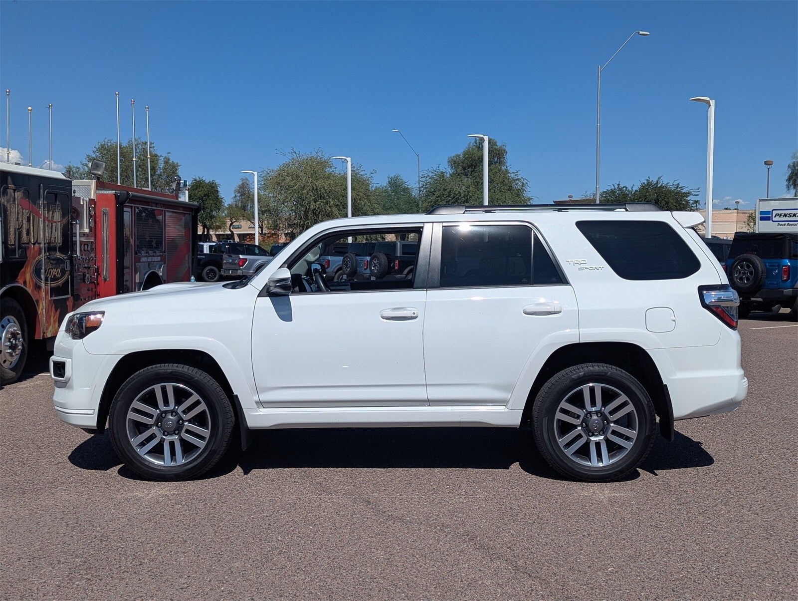 2022 Toyota 4Runner TRD Sport photo 2