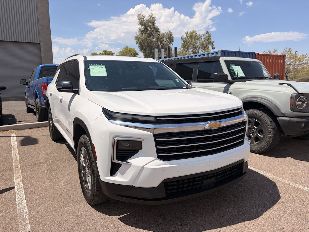 Used 2024 Chevrolet Traverse LT SUV