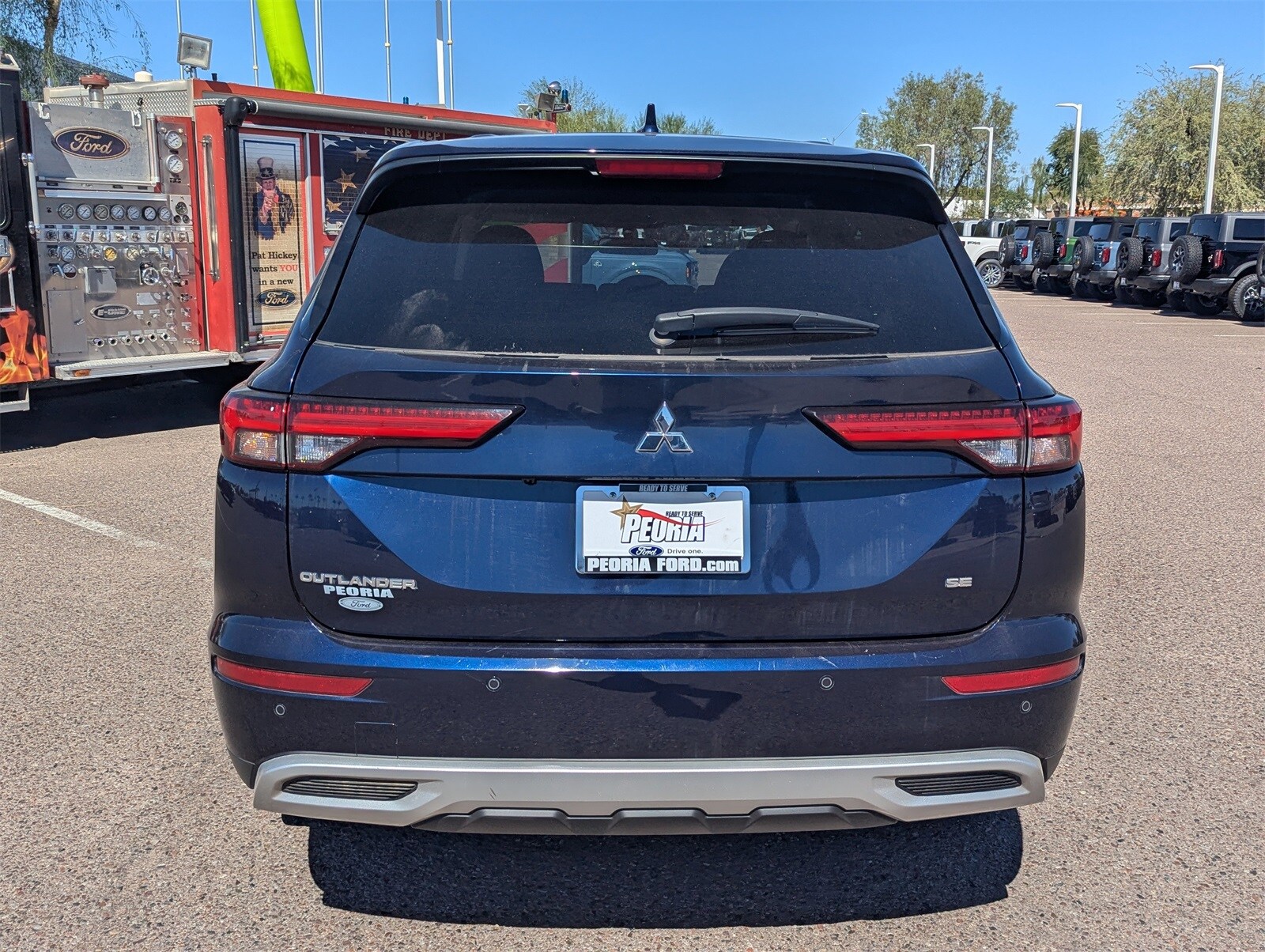 2023 Mitsubishi Outlander SE photo 4