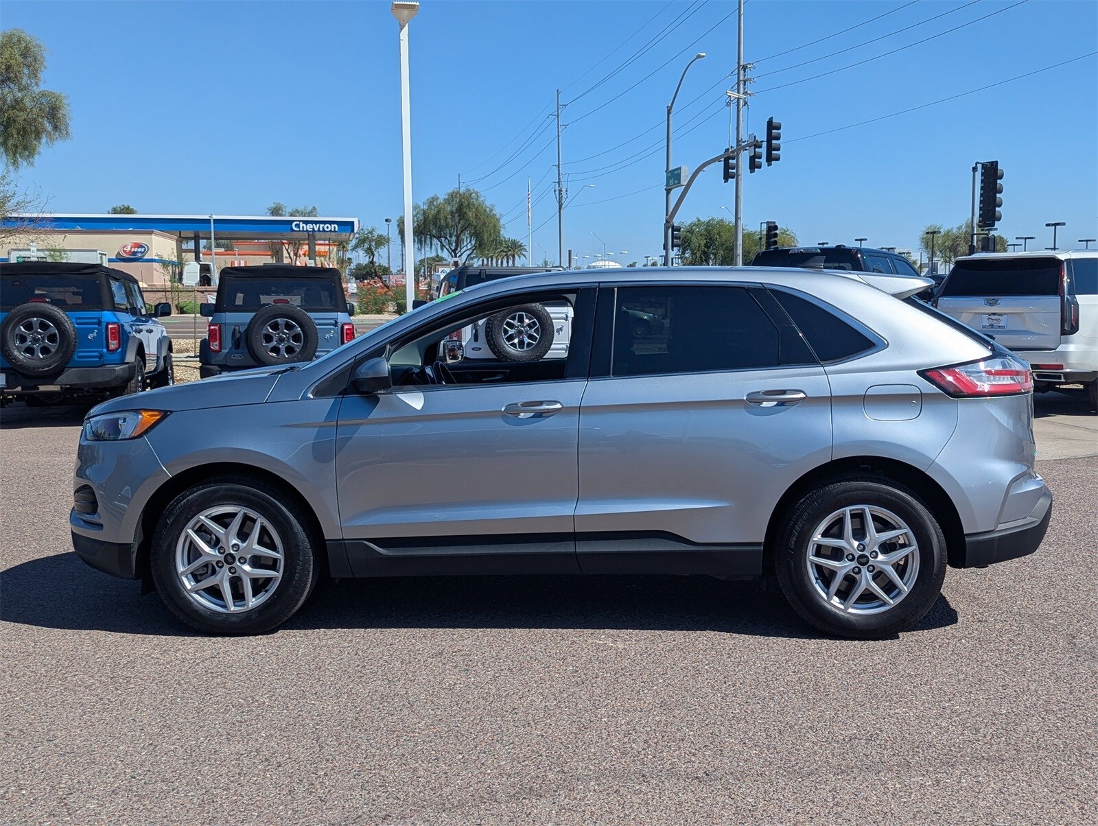 2024 Ford Edge SEL photo 3