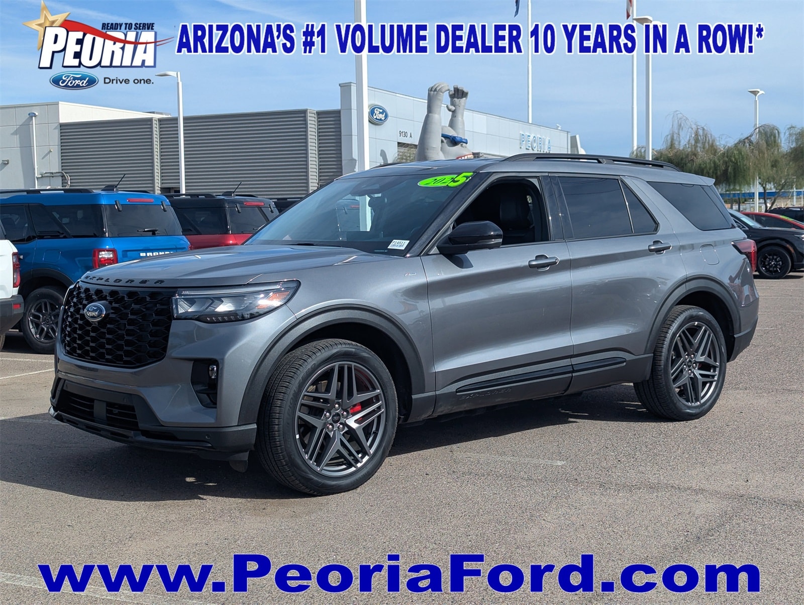 2025 Ford Explorer ST-LINE's photo