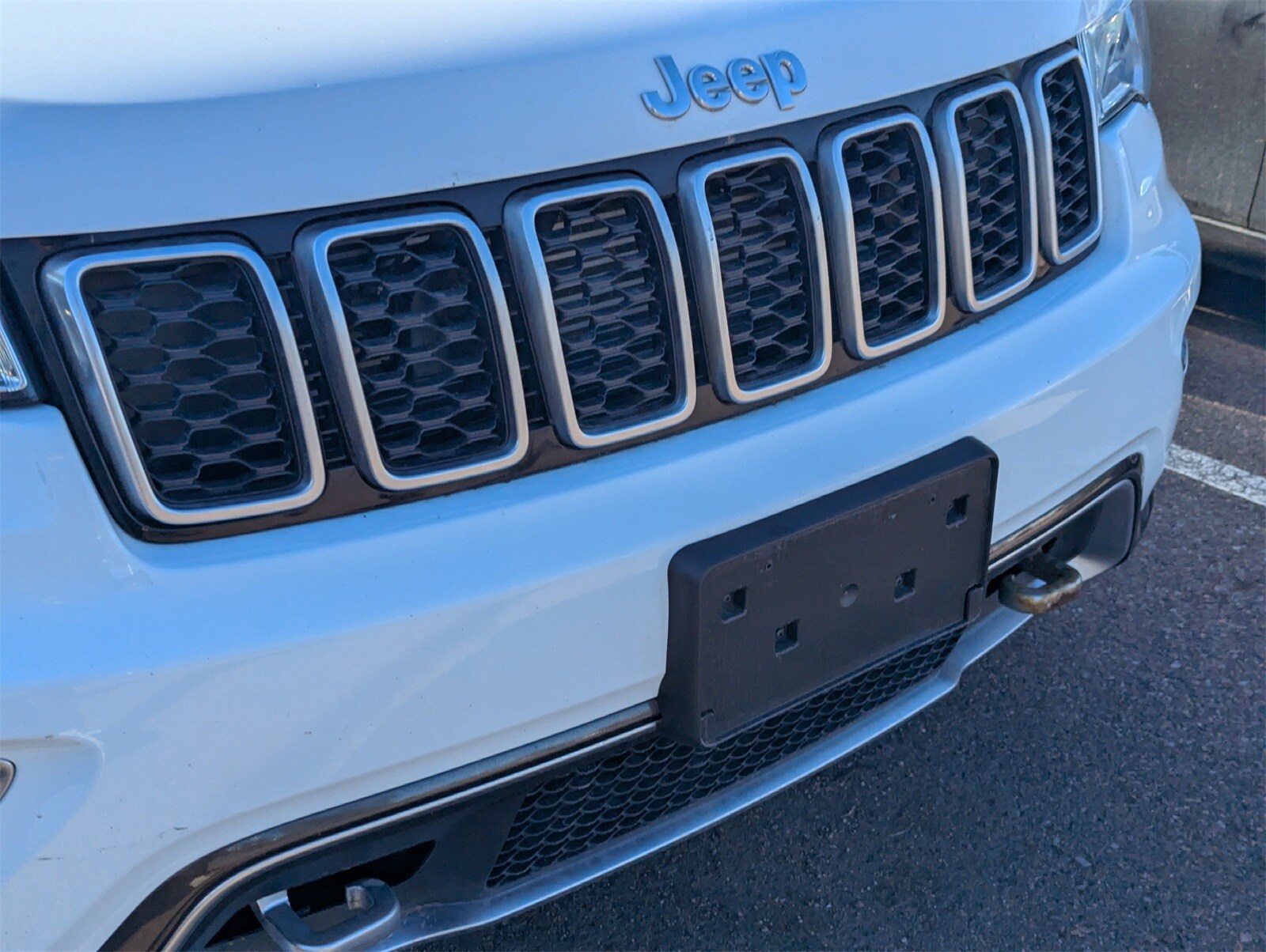 2018 Jeep Grand Cherokee Limited Sterling Edition photo 2